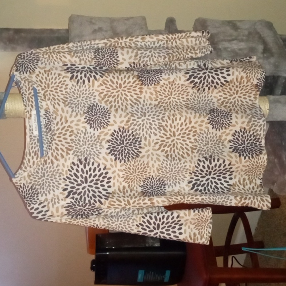 Like New Emily Daniels Women's Top/Blouse